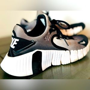 Women’s Nike Metcons 8.5